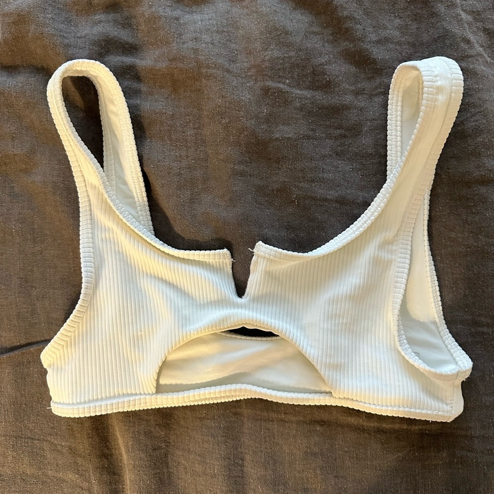 Frankie’s Bikinis White Ribbed Cut Out bikini top - M - never worn